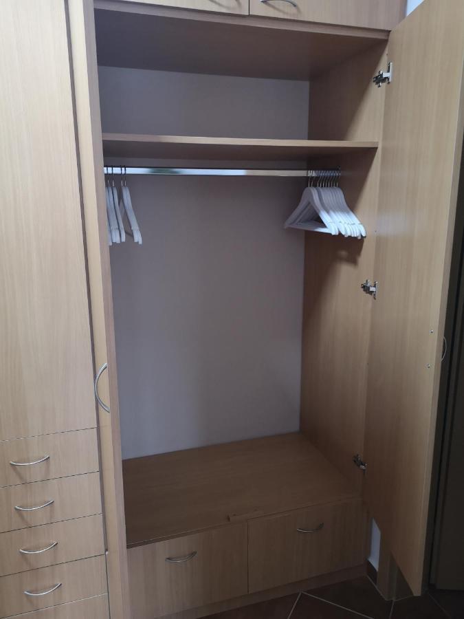 Orsika Hilltop Apartman Eger Buitenkant foto