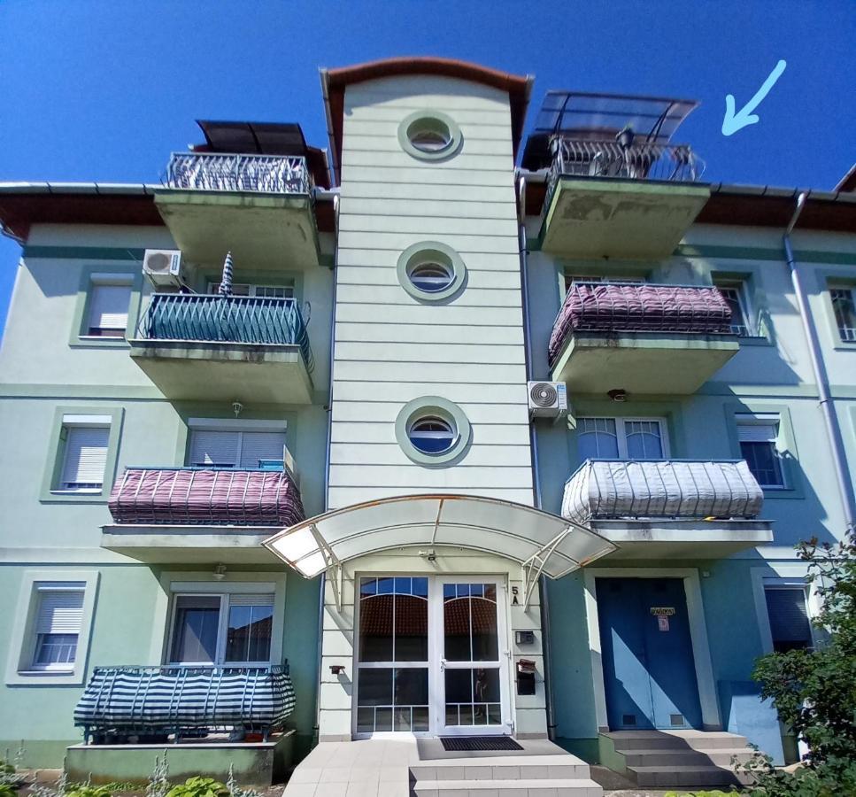 Orsika Hilltop Apartman Eger Buitenkant foto