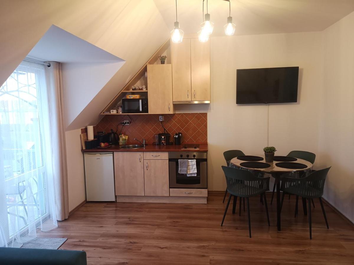Orsika Hilltop Apartman Eger Buitenkant foto